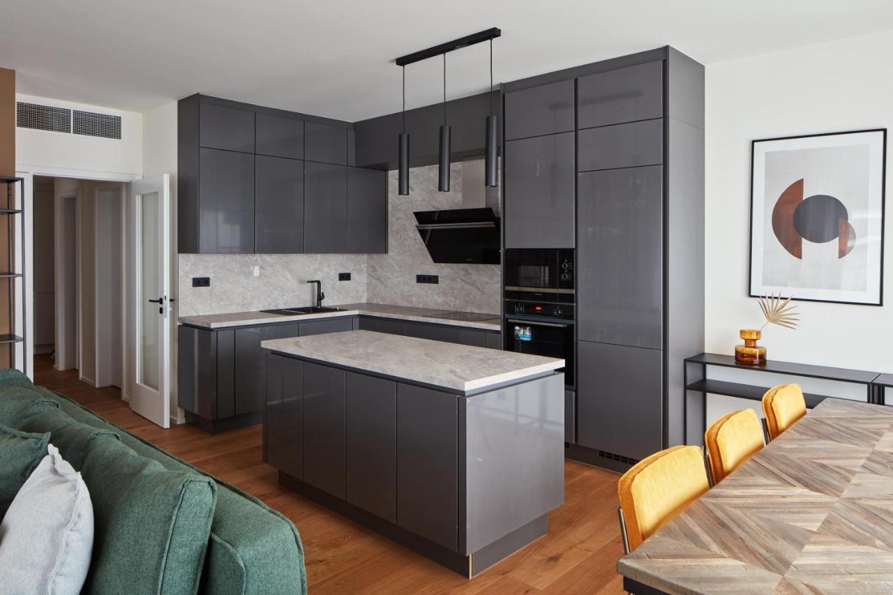 Prague Days - Designer Apts - Garage - Terrace - Easy City Access Praga Exterior foto